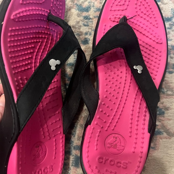 CROCS Black and Pink Sandals with Ergonomic Comfort - Picture 3 of 5